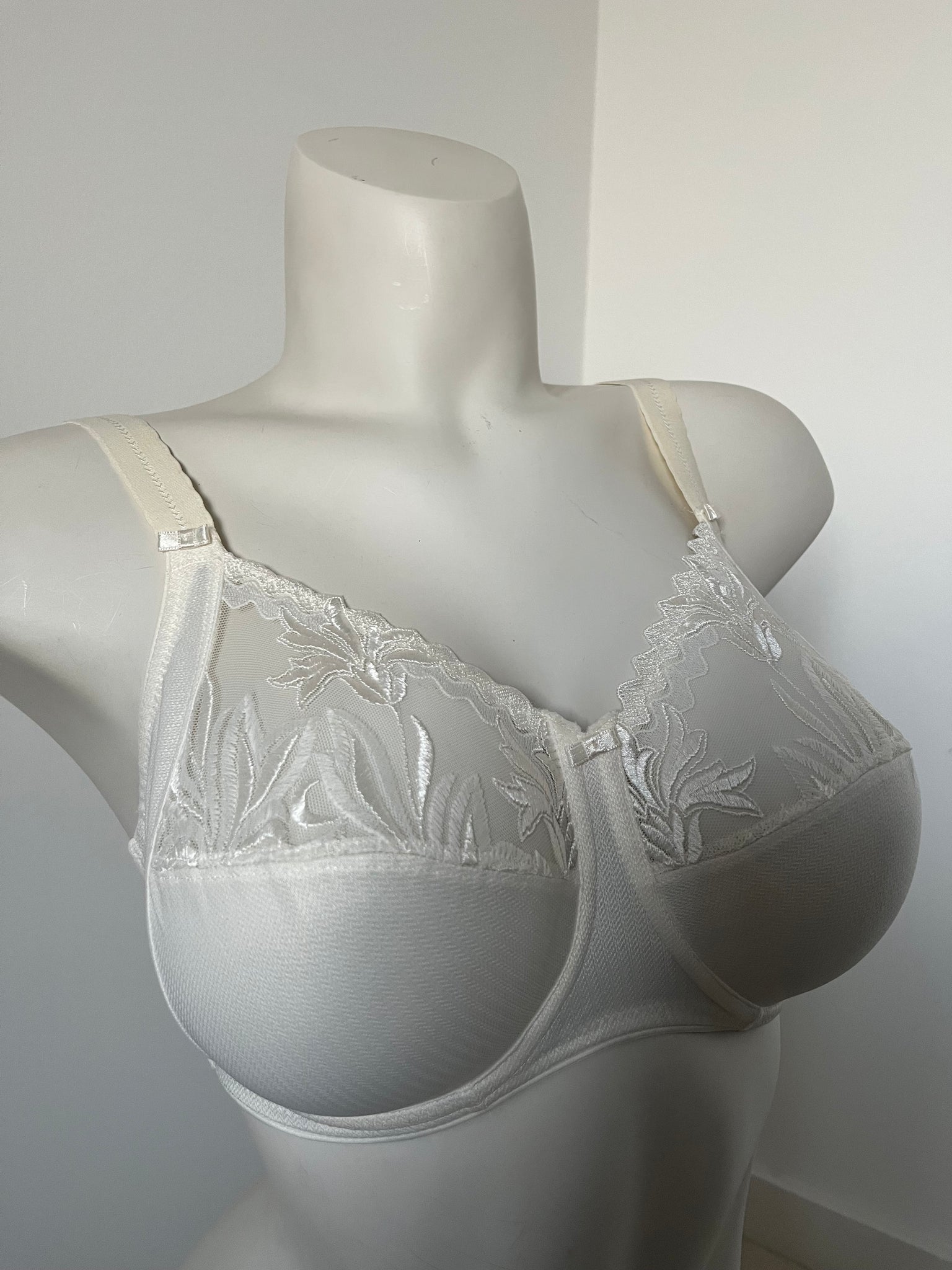Chantelle Bra in Cream