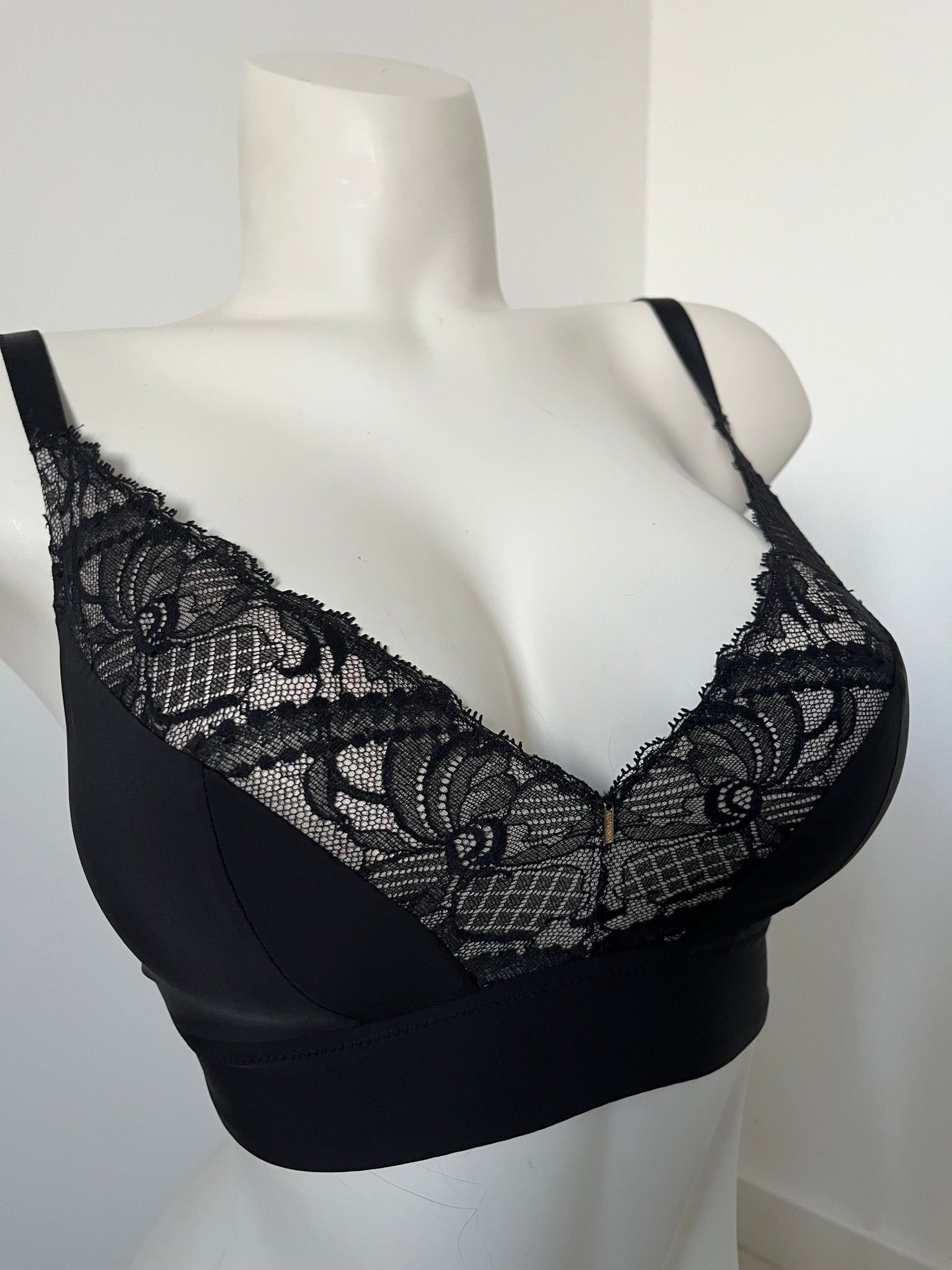 Chantelle Bra in Black