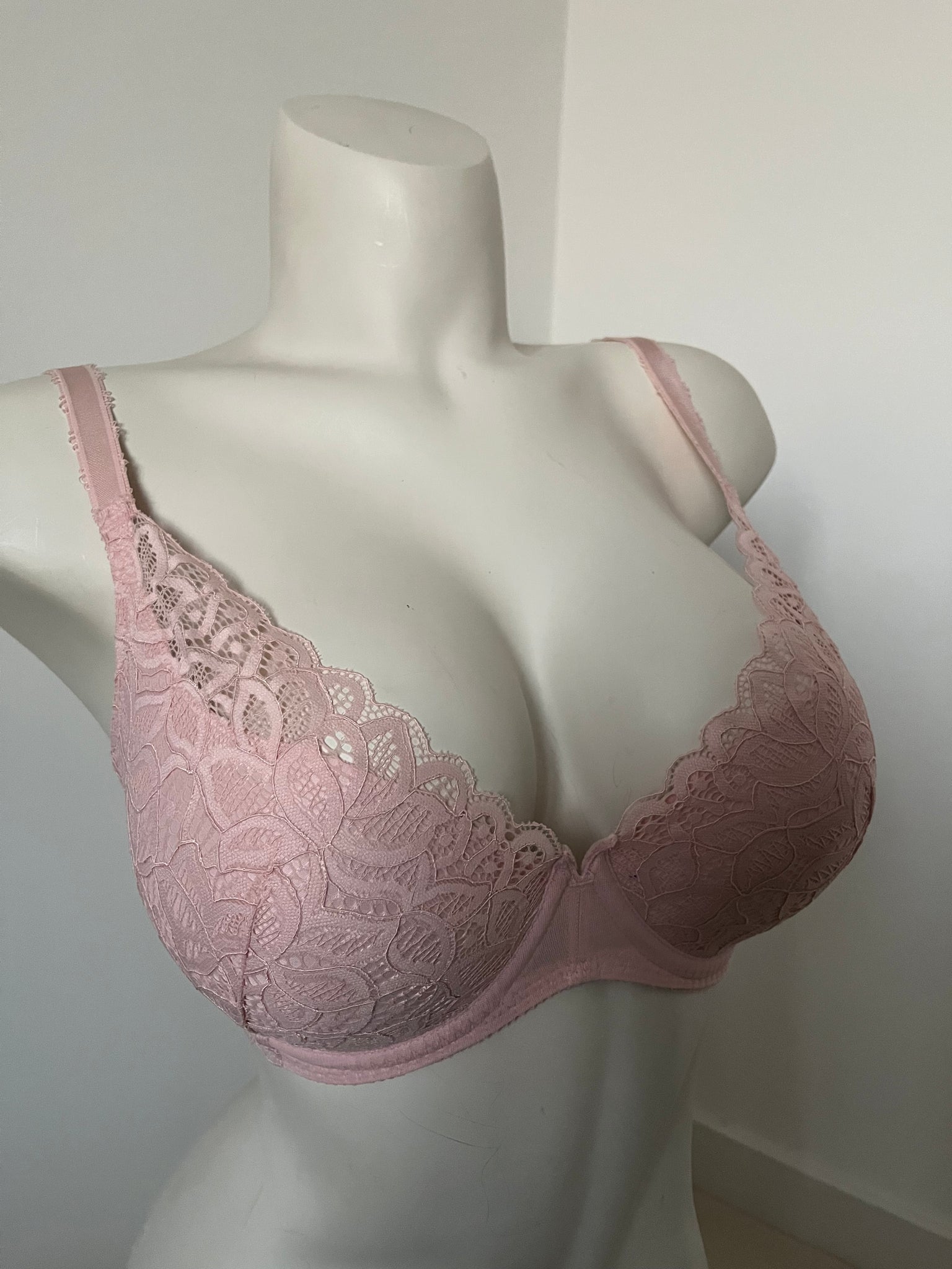 Wacoal Plunge Bra in Silver Pink