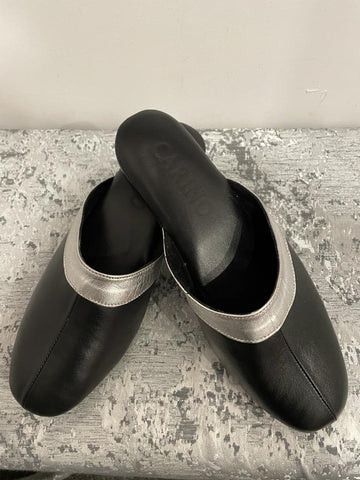 Carino Leather Slippers in Black/ Silver
